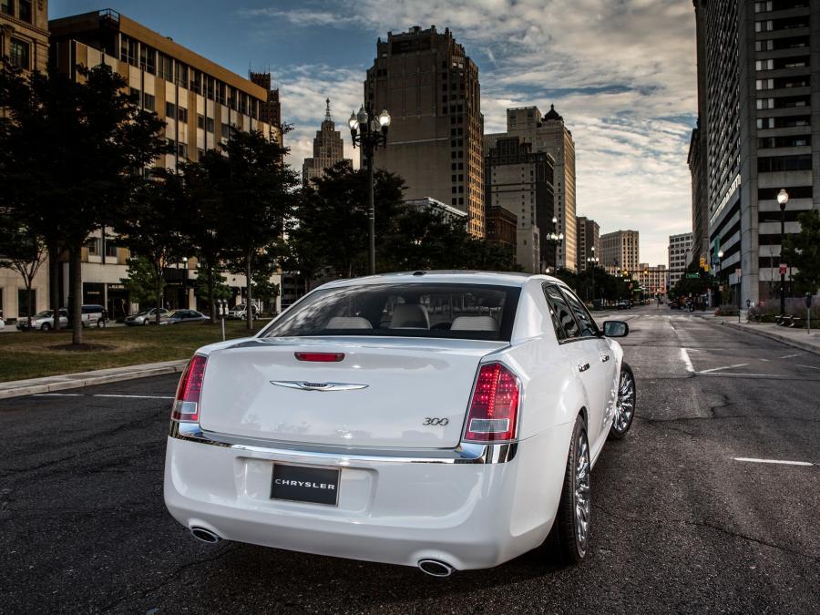  Chrysler 300C Motown 2013 года  (фото 8 из 15)